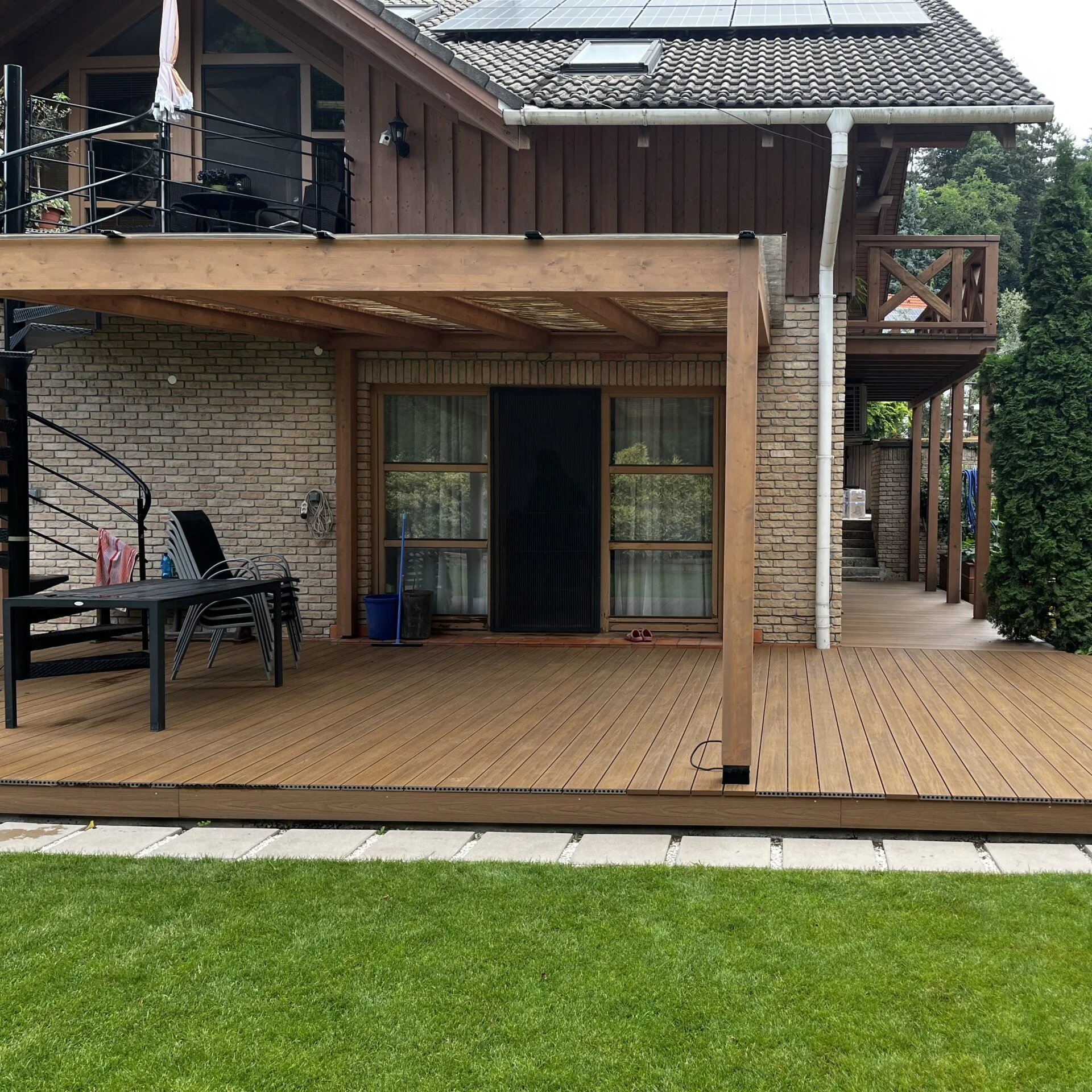 Drevená pergola s terasou