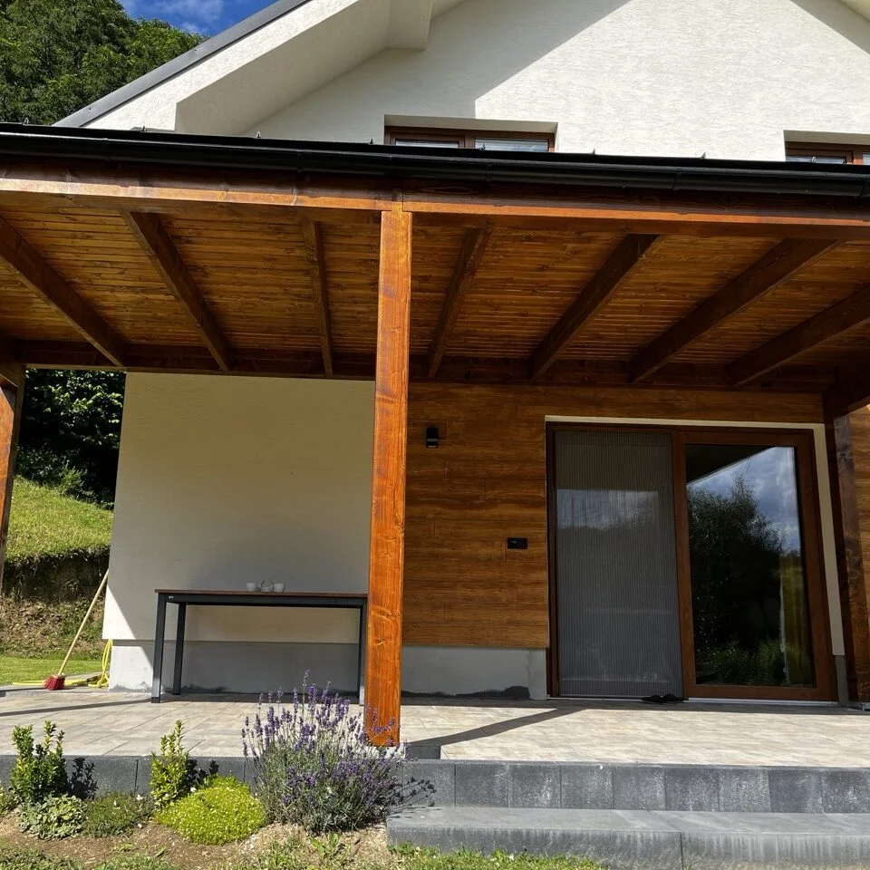Drevená pergola s prestrešením
